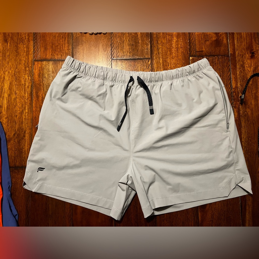 Fabletics - The One Short - XL - Not Lined - 5”